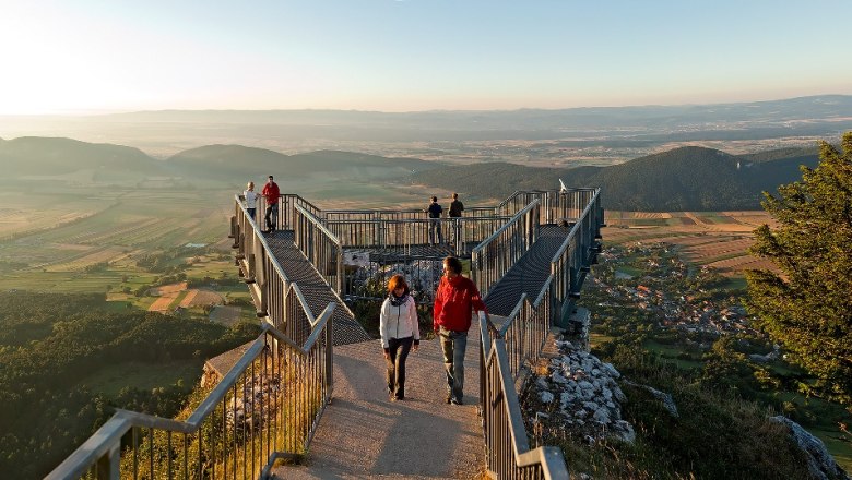 Ausblick vom Skywalk, © © Wiener Alpen in NÖ Tourismus GmbH, Foto: Franz Zwickl Ausblick vom Skywalk, © © Wiener Alpen in NÖ Tourismus GmbH, Foto: Franz Zwickl
