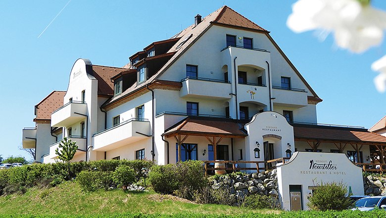 Au&szlig;enansicht, &copy; Hotel Neustifter