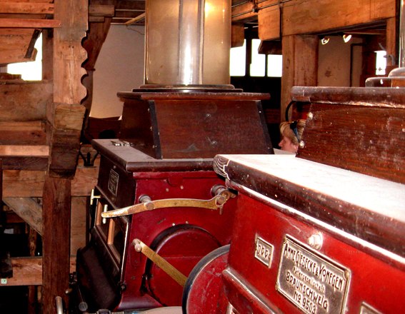 Historische Mühlmaschinen im Brot & Mühle-Museum.