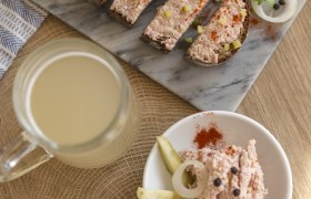 Weinviertler Kueche Aufstrich Brot Sturm , &copy; WTG Bartl