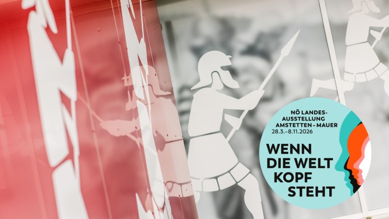 Grafik von r&ouml;mischen Soldaten mit Speeren und einem Kreis mit Text zur Ausstellung in Amstetten-Mauer.